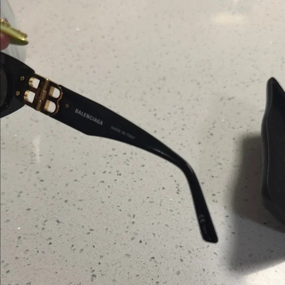 Balenciaga Black Rectangular Sunglasses with Case - Picture 4 of 6